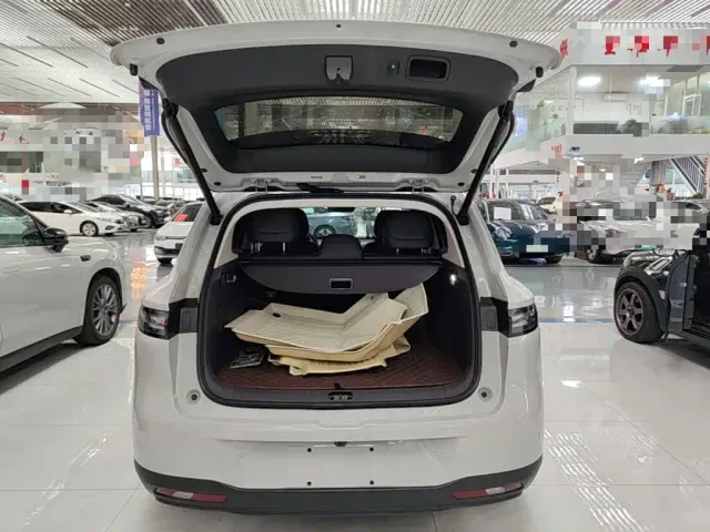 Leapmotor B10 — Фото автомобиля 18