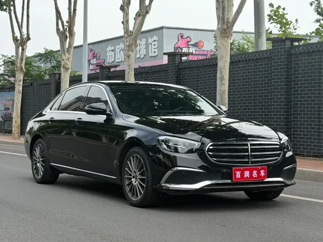 Mercedes-Benz E-Class — Фото автомобиля 2