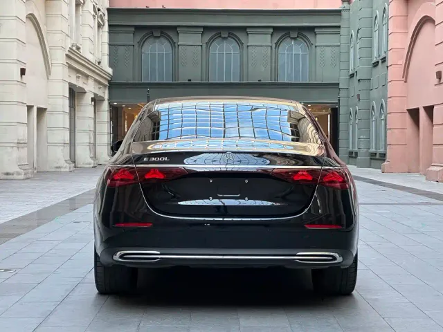 Mercedes-Benz E-Class — Фото автомобиля 5