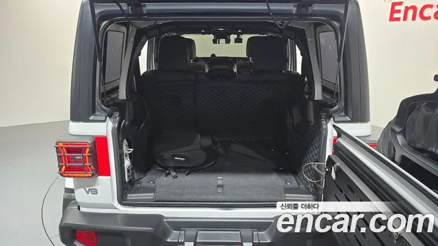 Jeep Wrangler — Фото автомобиля 22