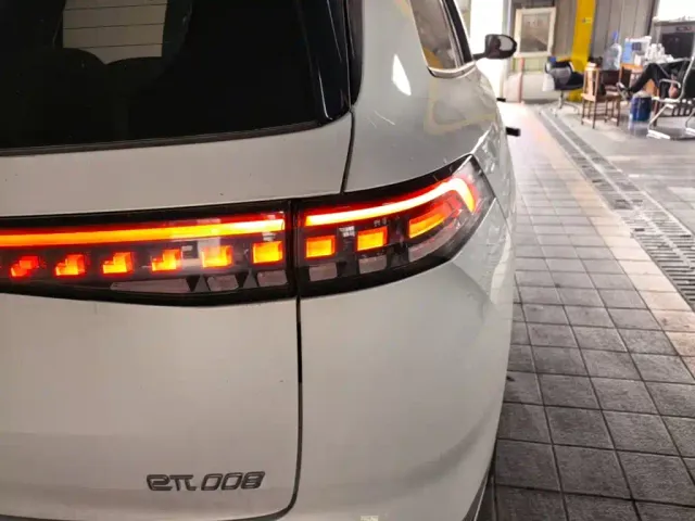 Dongfeng Yipai eπ008 2024 210Max Range Extender 6-Seater — Фото автомобиля 7