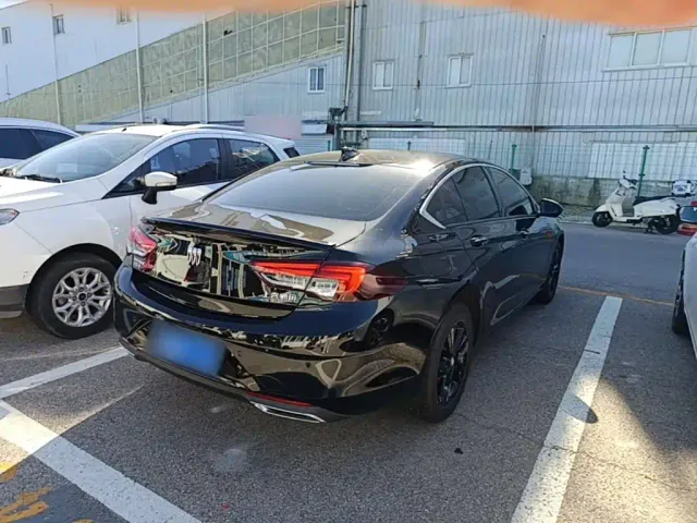 Buick Regal — Фото автомобиля 6