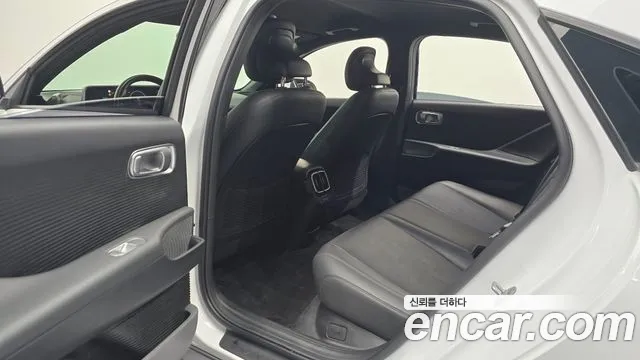 Hyundai Ioniq 6 — Фото автомобиля 11