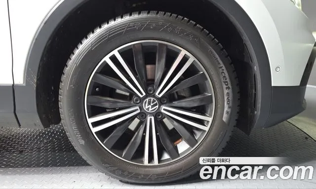 Volkswagen Tiguan — Фото автомобиля 6