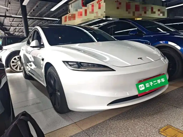 Tesla Model 3 — Фото автомобиля 3