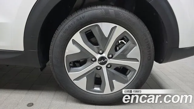 Kia Niro — Фото автомобиля 21