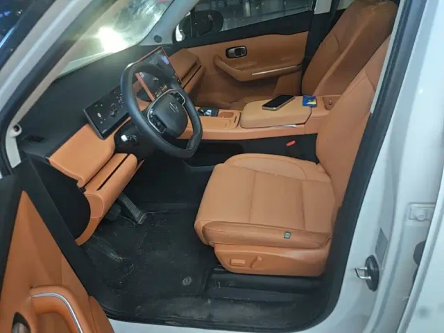 Leapmotor C10 — Фото автомобиля 14