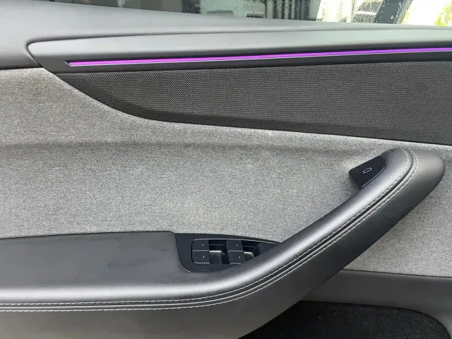 Tesla Model Y — Фото автомобиля 10