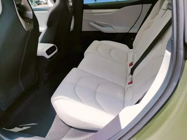 Xiaomi SU7 — Фото автомобиля 30