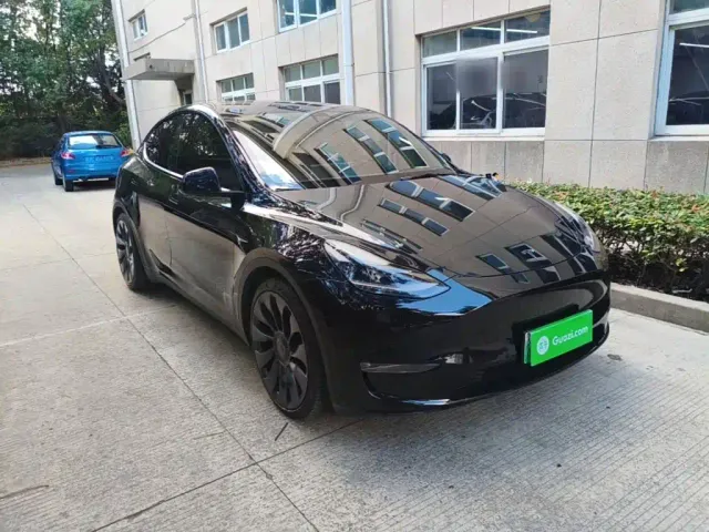 Tesla Model Y — Фото автомобиля 3