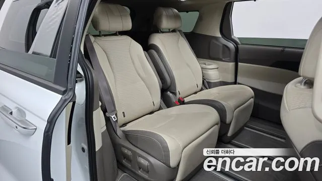 Kia Carnival — Фото автомобиля 17