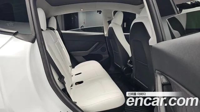 Tesla Model Y — Фото автомобиля 10