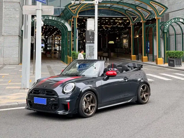Фотография автомобиля — MINI John Cooper Works