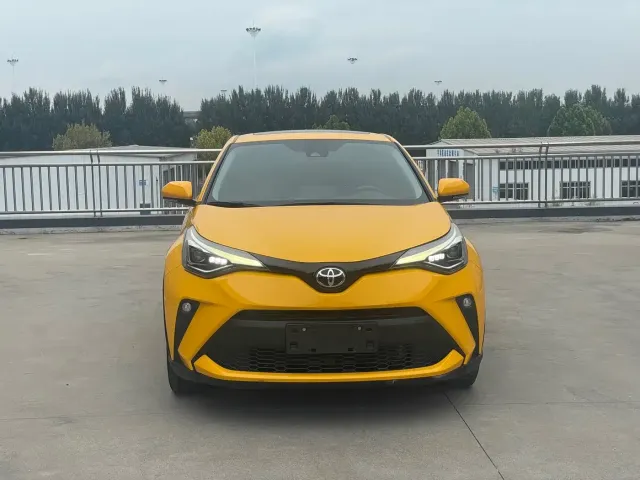 Toyota C-HR — Фото автомобиля 2