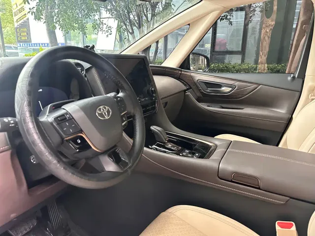 Toyota Alphard — Фото автомобиля 9