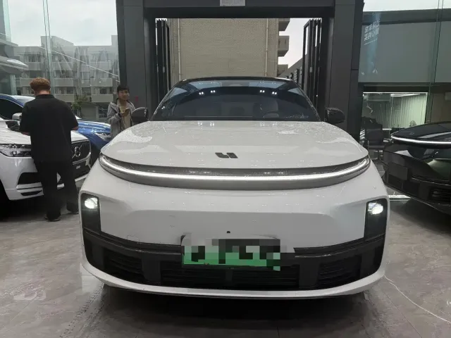 Li Auto L7 — Фото автомобиля 2