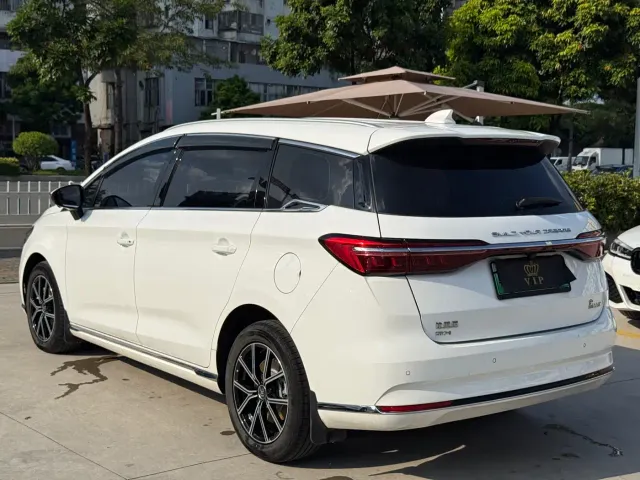 BYD Song MAX — Фото автомобиля 4