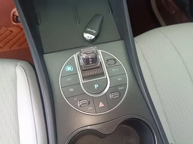 BYD Seal 05 DM-i — Фото автомобиля 13