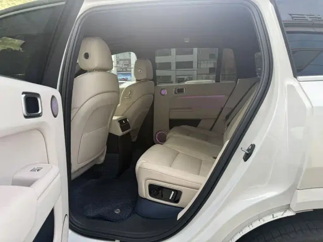 Li Auto L7 — Фото автомобиля 6