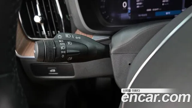 Volvo XC60 Generation 2 — Фото автомобиля 28