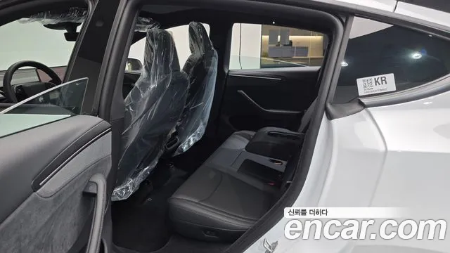 Tesla Model Y — Фото автомобиля 6