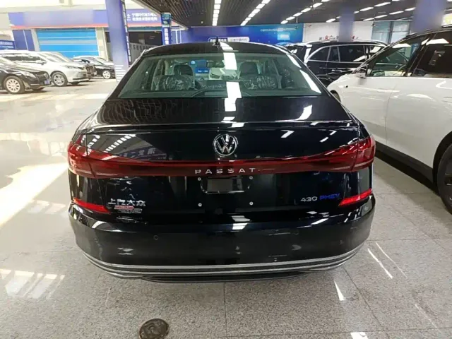 Volkswagen Passat — Фото автомобиля 5