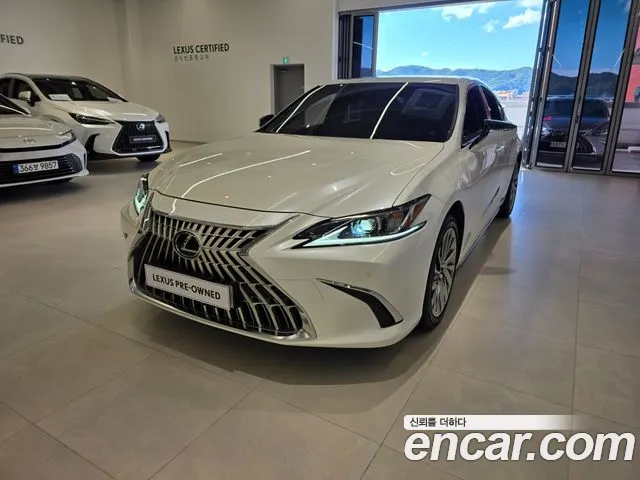Фотография автомобиля — Lexus ES Generation 7