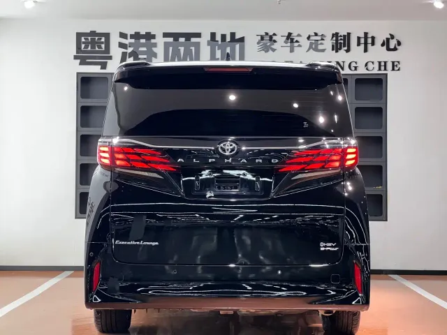 Toyota Alphard — Фото автомобиля 6
