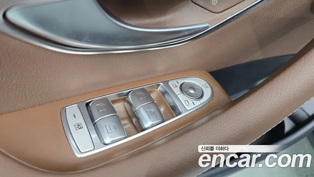 Mercedes-Benz E-Class — Фото автомобиля 29