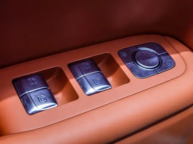 Li Auto L8 — Фото автомобиля 26