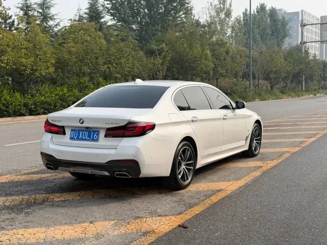 BMW 5 Series — Фото автомобиля 7