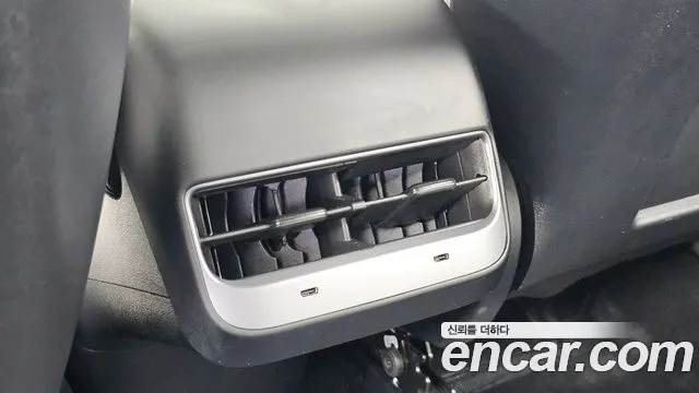 Tesla Model Y — Фото автомобиля 23
