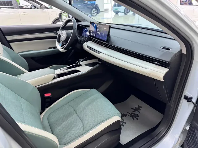 Geely Emgrand L — Фото автомобиля 7