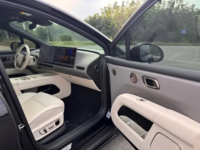 Li Auto i6 — Фото автомобиля 7