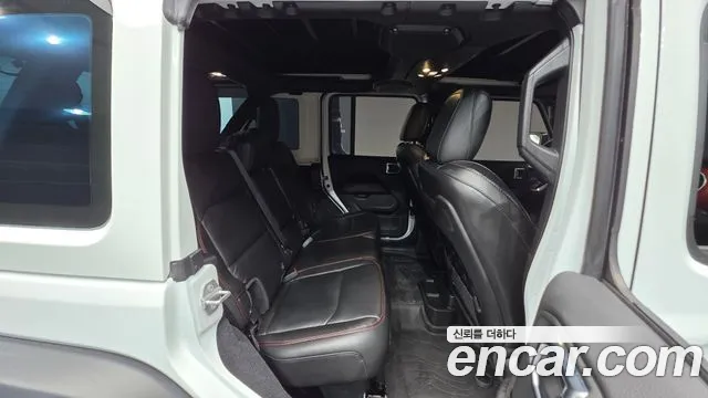 Jeep Wrangler — Фото автомобиля 18