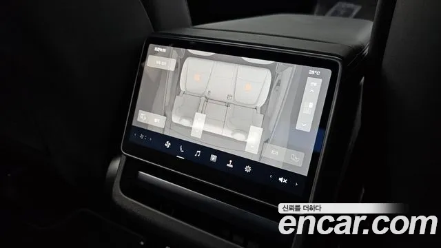 Tesla Model Y — Фото автомобиля 25