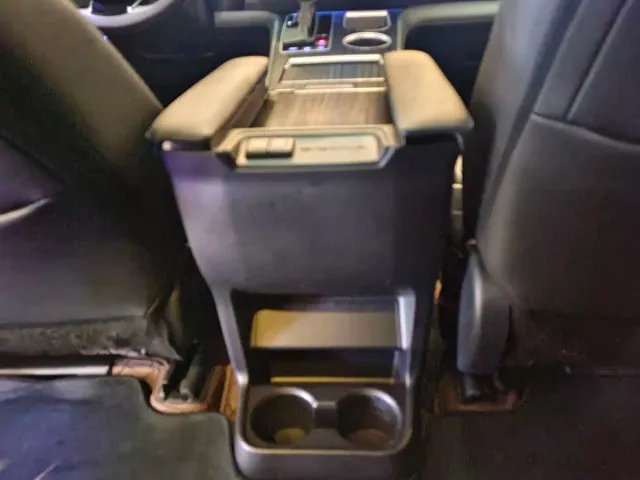 Toyota Sienna — Фото автомобиля 13