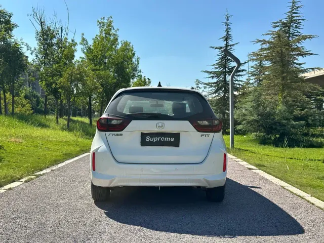 Honda Fit — Фото автомобиля 10