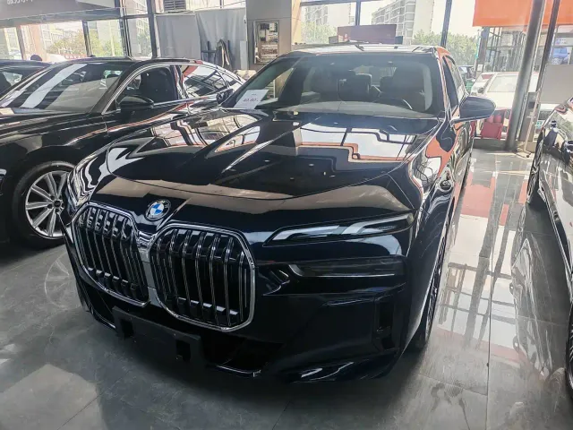 Фотография автомобиля — BMW 7 Series