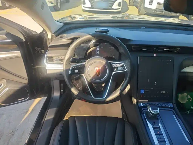 Hongqi H5 — Фото автомобиля 10