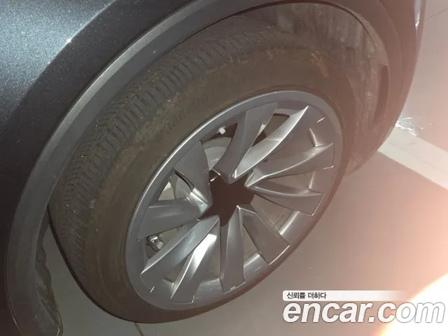 Tesla Model Y — Фото автомобиля 5