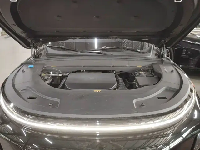 Li Auto L7 — Фото автомобиля 19