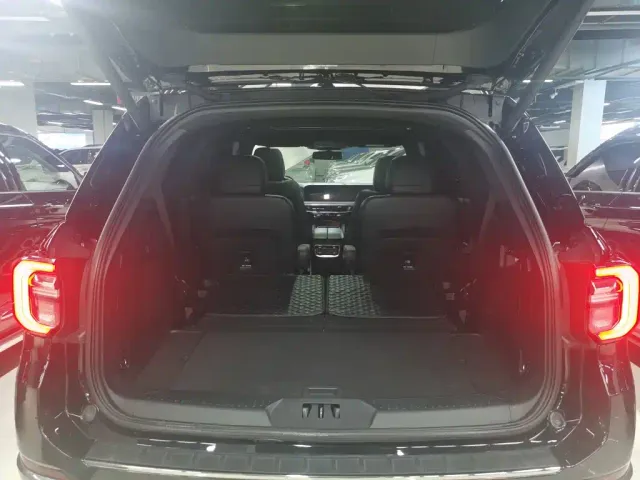 Ford Explorer — Фото автомобиля 3