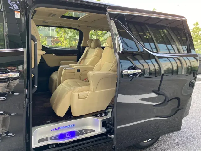 Toyota Alphard — Фото автомобиля 9
