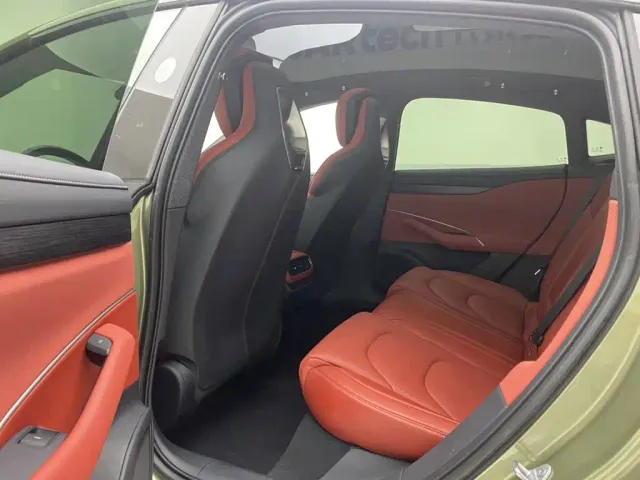 Xiaomi SU7 — Фото автомобиля 24
