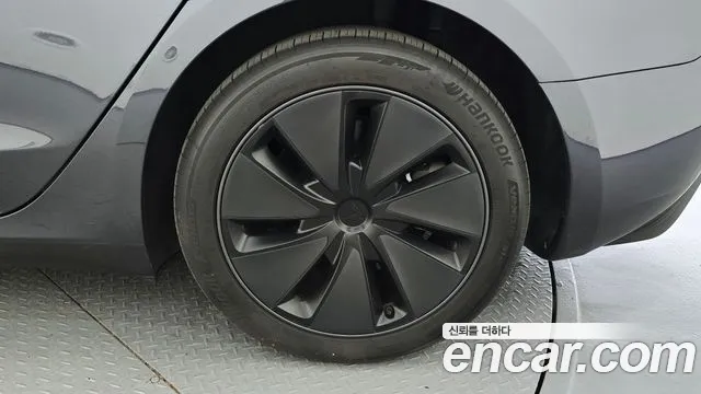 Tesla Model 3 — Фото автомобиля 6