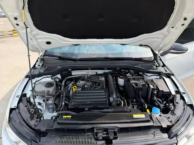 Volkswagen Golf — Фото автомобиля 14