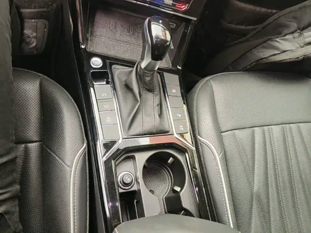 Volkswagen Passat — Фото автомобиля 13