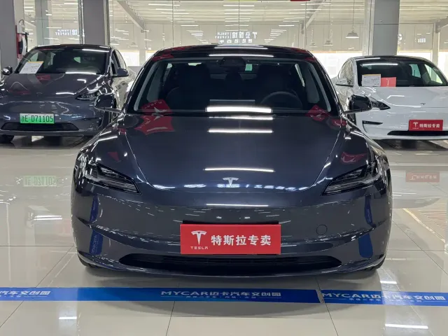 Tesla Model 3 — Фото автомобиля 2