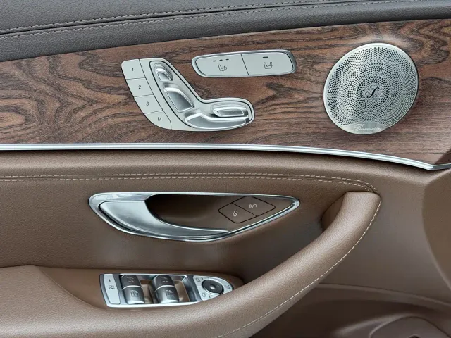 Mercedes-Benz E-Class — Фото автомобиля 9